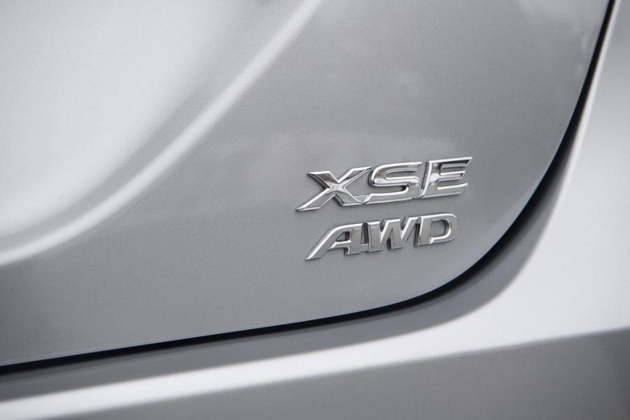 Детали экстерьера Toyota Camry XSE AWD 2019 года  (NA) (фото 17 из 22)